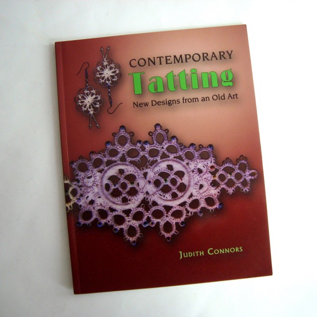 Judith Connors: contemporary tatting + kpl 2 ladjic (čolničkov) (a)