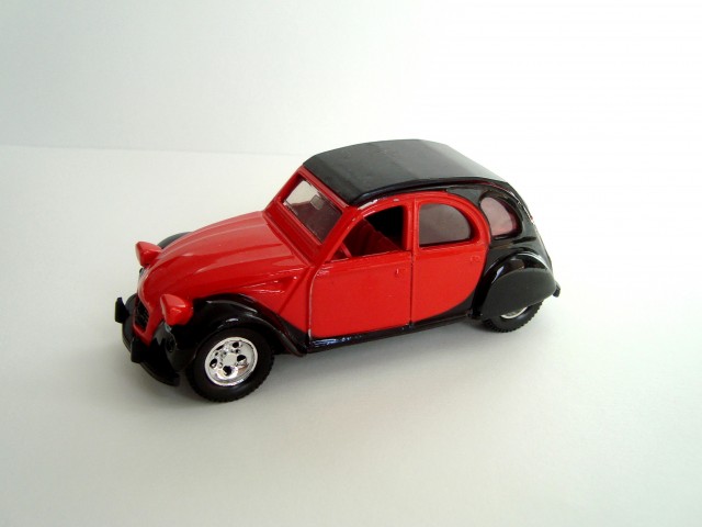 GUISVAL kovinski model avtomobila Citroen 2CV6 (spaček)