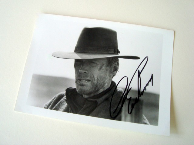 Clint Eastwood, črno-bela fotografija z original avtogramom (a)
