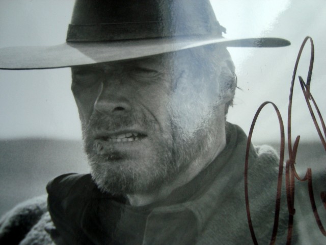Clint Eastwood, črno-bela fotografija z original avtogramom (b)
