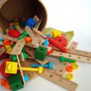 Ustvarjalne lesene kocke v vedru, 135kos, Play tive JUNIOR, nerabljene (b)