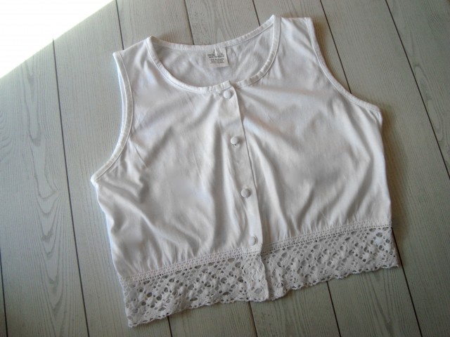 Crop top s čipko, bel, nenošen (a)