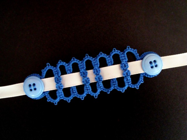 Lace zapestnica s trakom za zavezat (b)