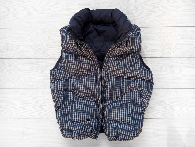 ZARA obojestranski otroški puhast brezrokavnik, št.134 oz. M (a)