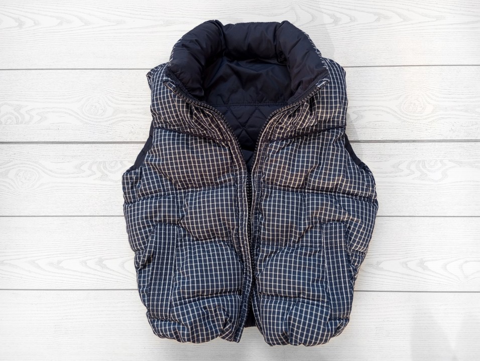 ZARA obojestranski otroški puhast brezrokavnik, št.134 oz. M (a)