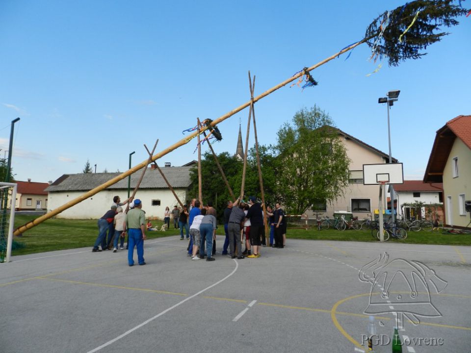 Postavljanje mlaja - foto povečava