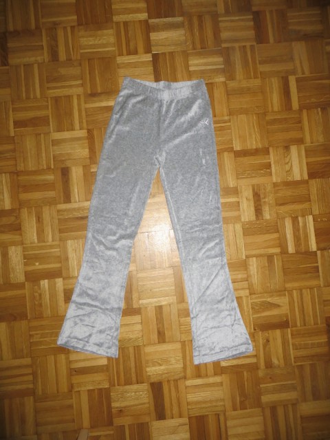 Brezhibne trenirka Hofer št 152 - 2 eur