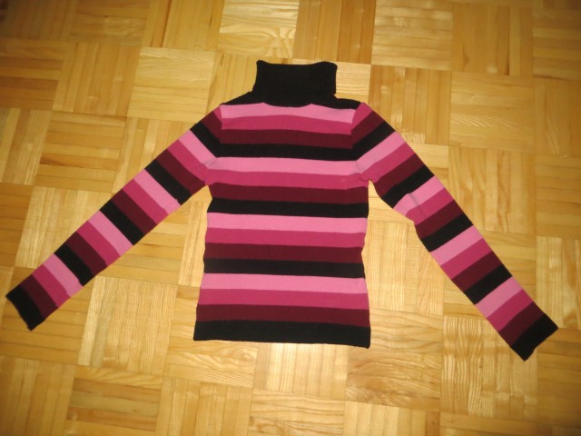 Črtast pulover 152 - 3 eur