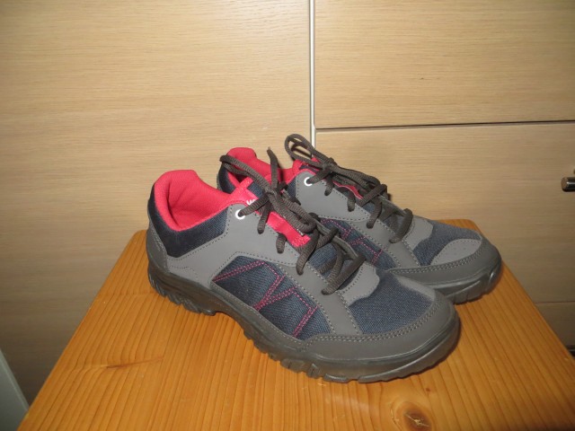 Nove pohodne superge 38 - 10 eur