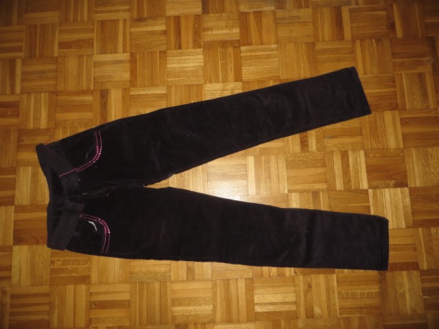 Žametne hlače vijolične Boboli št 164 kot nove - 2,5 eur