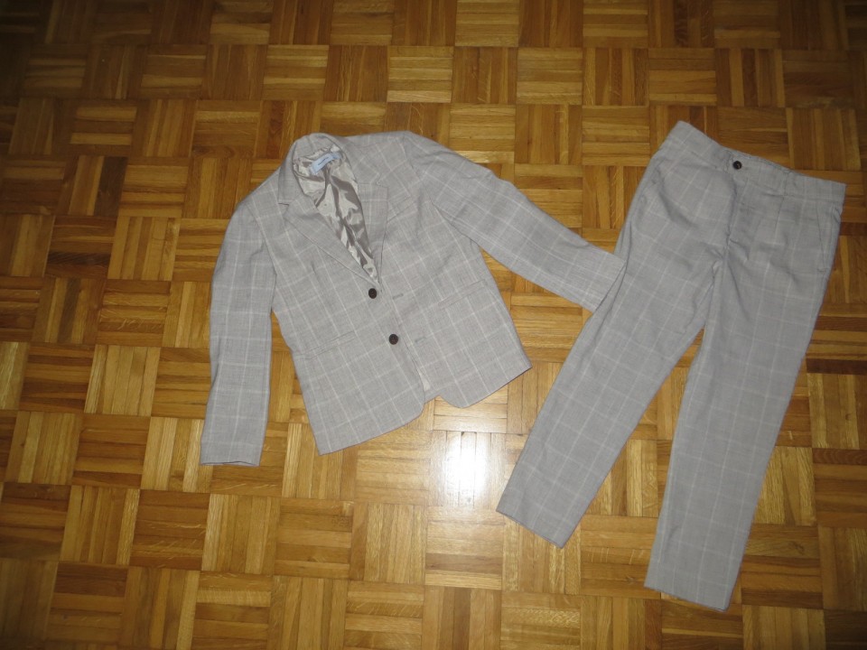 Zelo lep komplet za fanta za velikost 128 cm - 13 eur