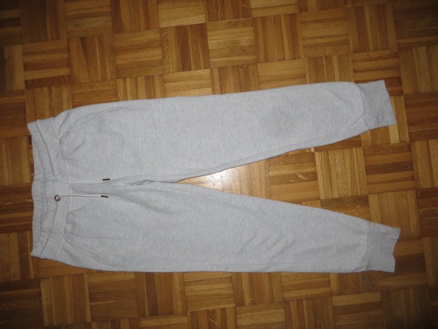 Trenirka iz Intersporta št 164 - 5 eur