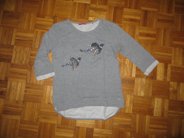 Zelo lep puloverček št 176 - 2 eur