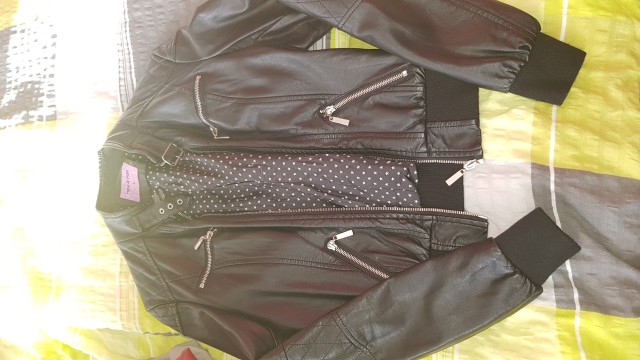 Črna jakna  10 eur