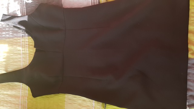 Črna oblekica - 5 eur