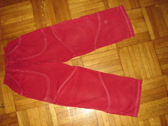 Žametne hlače,rdeče,8-10 le, 4€