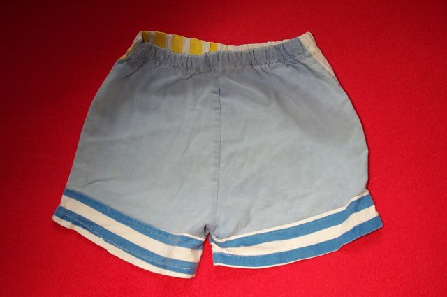 Kratke hlače, premer pasu 19 cm-3 Eur-PRODANO