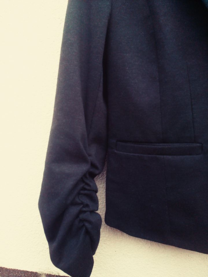Siv sako - suknjič M. 10€