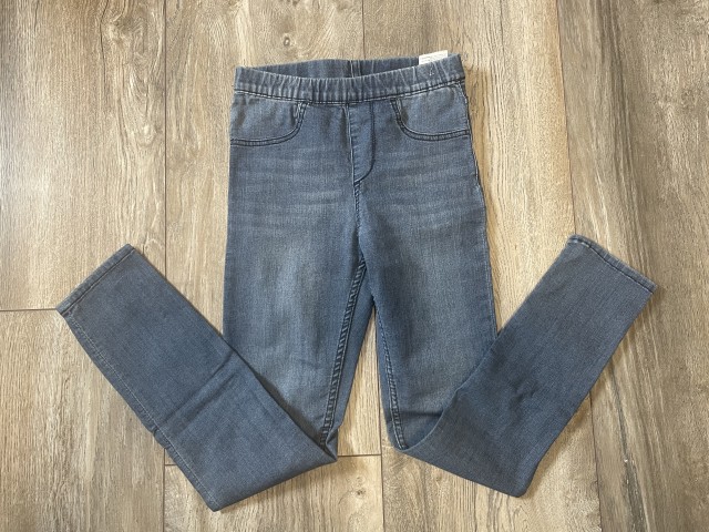 H&m jeans jeggins hlače vel.140 -8 €