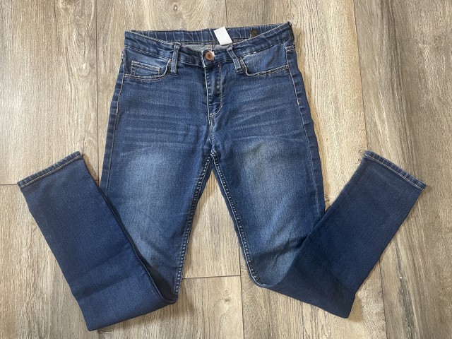 H&m mehek jeans hlače vel.146-10 €