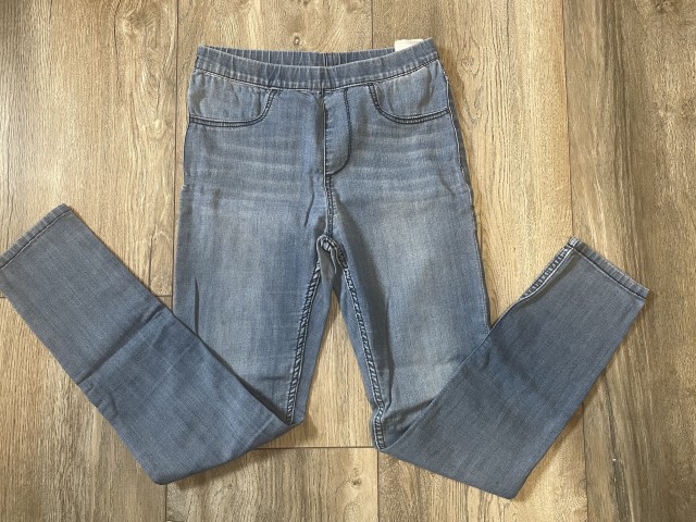 H&m jeans jeggins hlače vel.140 -8 €
