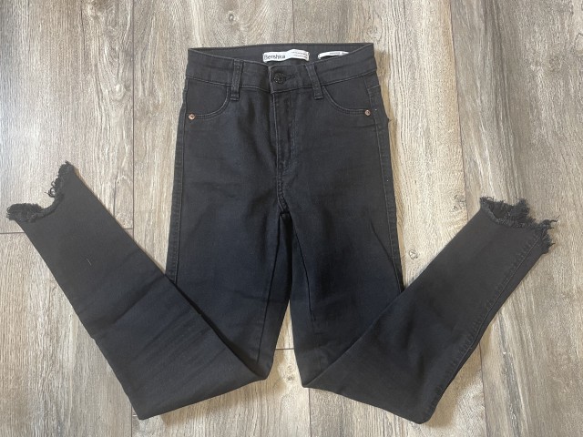 Berschka jeans hlače vel.xxs(32)-152-9 €