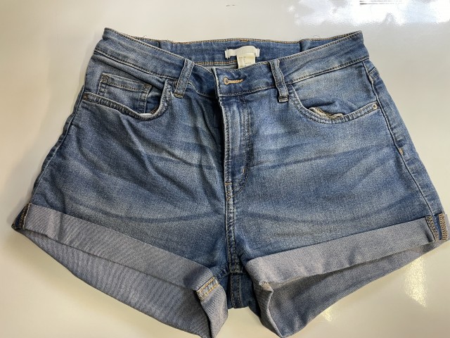 H&M jeans kratke hlače vel.38-10 €