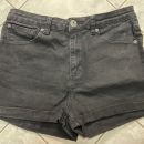 Kratke hlače črne vel.M-10 €