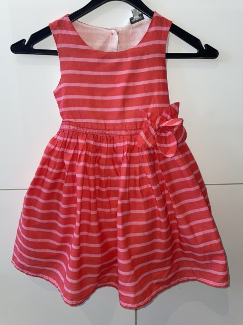 Oblekica vel.4 leta-9 €