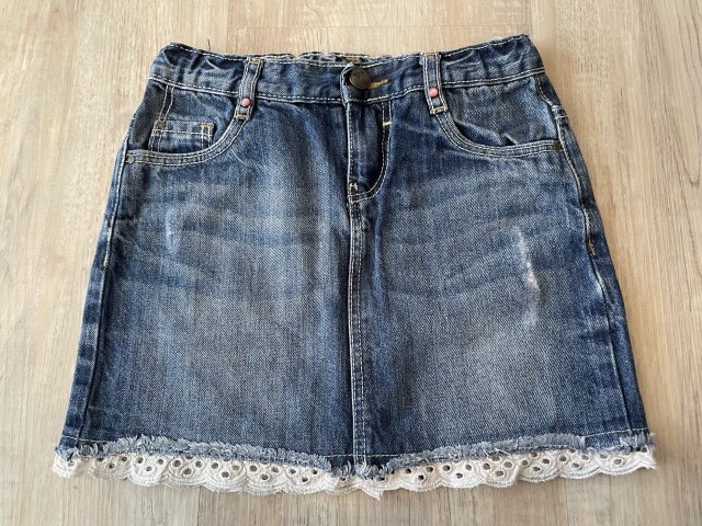 Jeans krilo vel.128-6 €