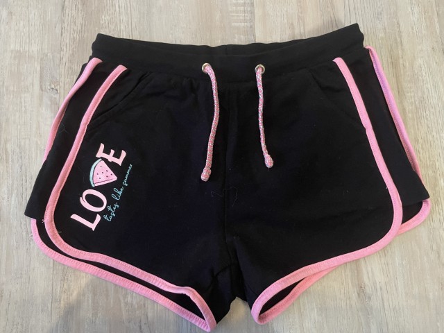Kratke hlače vel.146-2 €