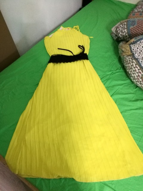 Dolga rumena obleka s pasom