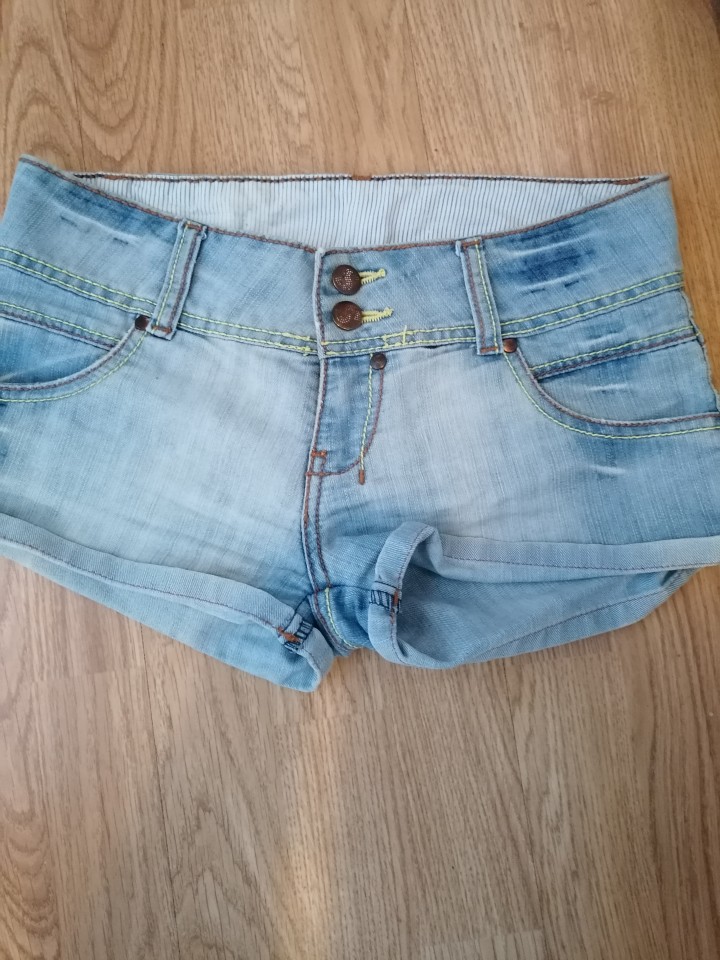 Dekliške kratke hlače xs 5€ - foto povečava