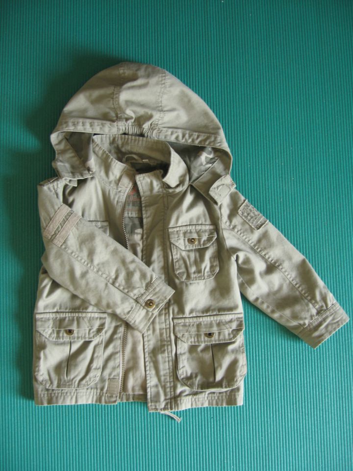 Fantovska jakna C&A vojaško zelene barve, št. 98