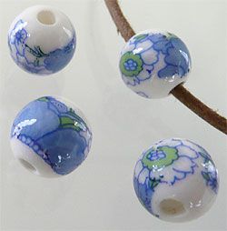 Porcelanska perlica okrašena, belo modra, 10 mm