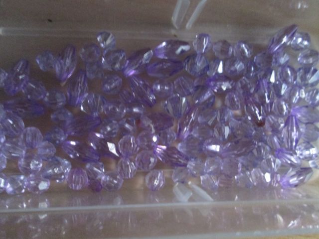 Plastične, violične perlice