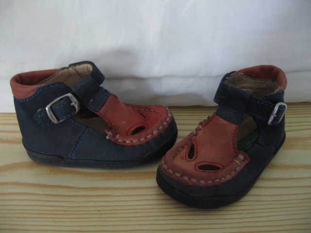 Bentton usnjeni sandali , št. 19, 5€