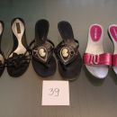 sandali 39, desne Mass 4€, črne par po 2€