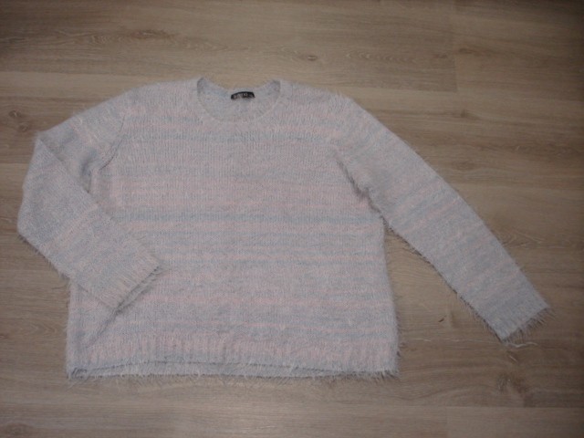 kosmat pulover L oz. 44...4€