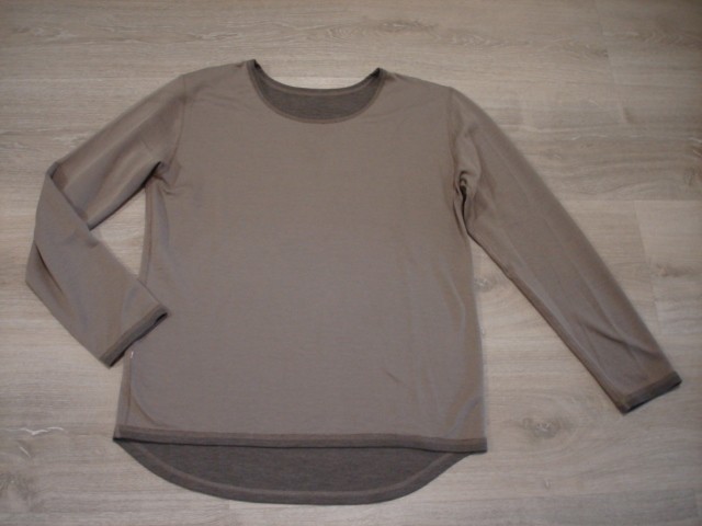 tanjši pulover, zadaj malo daljši L-XL....4€