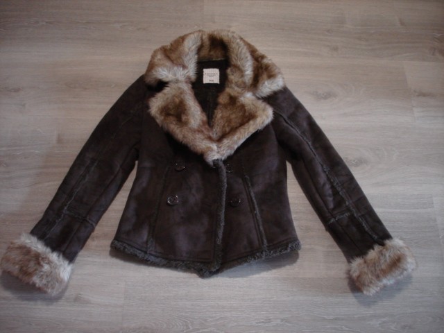 Bershka podložena jakna, umetno usnje, S-M....12€