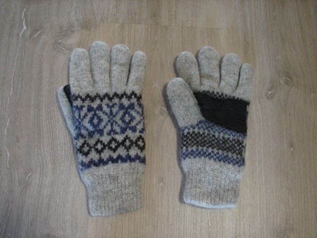 Pletene podložene rokavice 134....4€