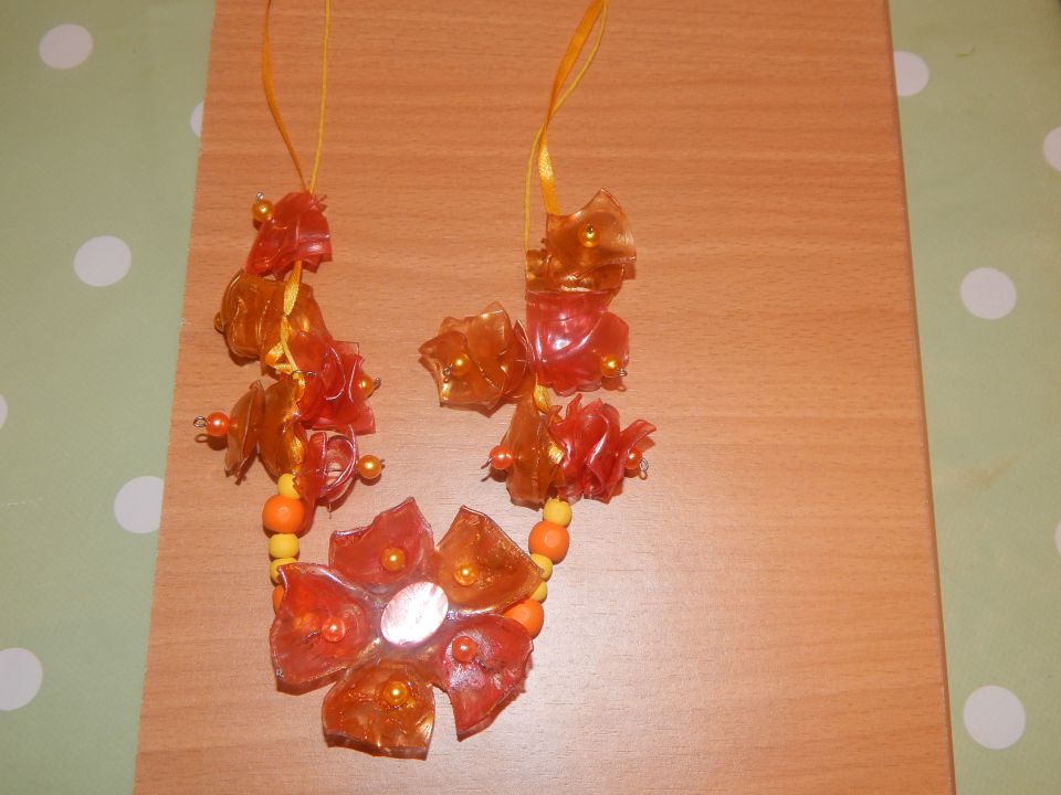 Verižica iz plastenke  - foto povečava