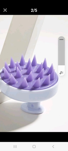Krtača za masažo lasišča pri umivanju las - foto