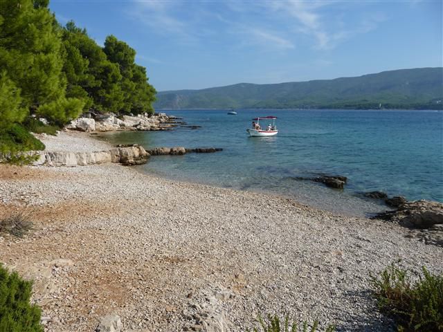 Sonce vabi na plažo, otok Hvar, Vrboska - foto povečava