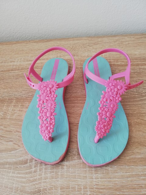 *Ipanema št. 34-35 - 5€