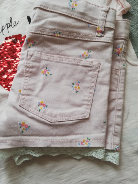 *kratke hlačke H&M št.140 - 4 eur