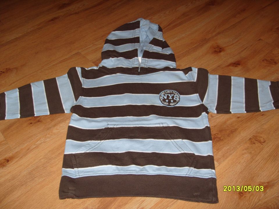 Pulover s kapuuco št. 98 4eur