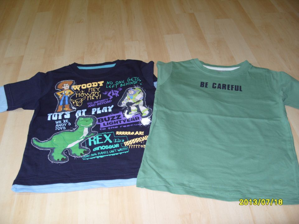 majica z dolgimi rokavi št. 110 10eur (obe skupaj)