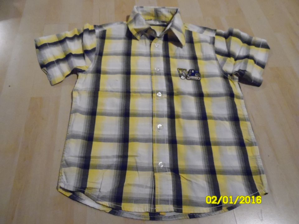 srajca C&A št.128 2eur (ima en majhen flekc)